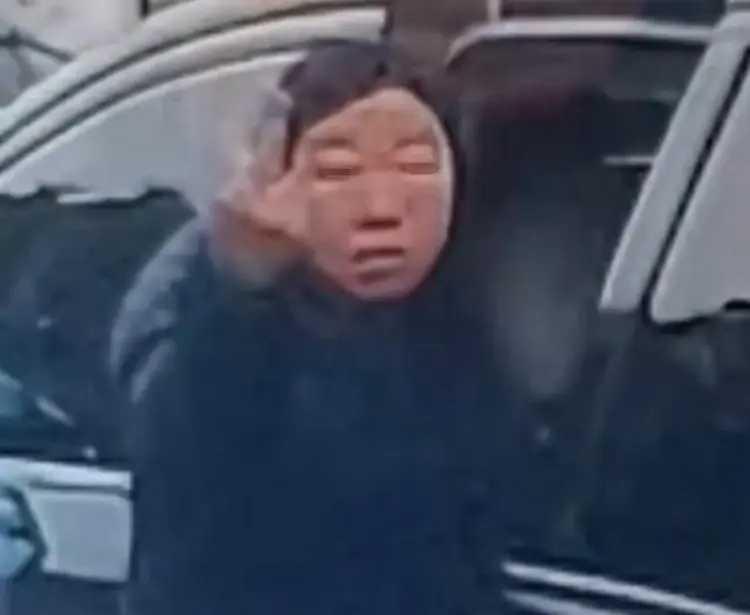 老话说得好，丑人多作怪，这话一点不假。
当然，这儿说的丑人，不只是指相貌丑，更多