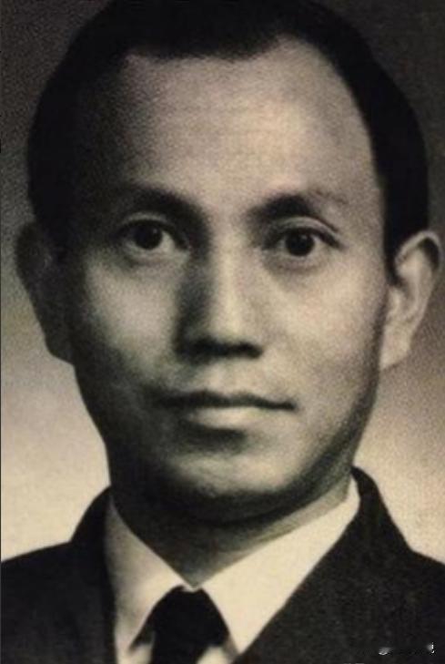 [太阳]党组织拨给他1000美元，要求他去做买卖，无论什么类型都可以，但有一个前