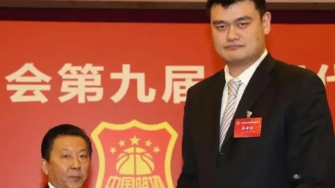 有一说一，如果中国男篮高层这样安排，复兴只在转瞬之间！

1，主教练:李春江
2