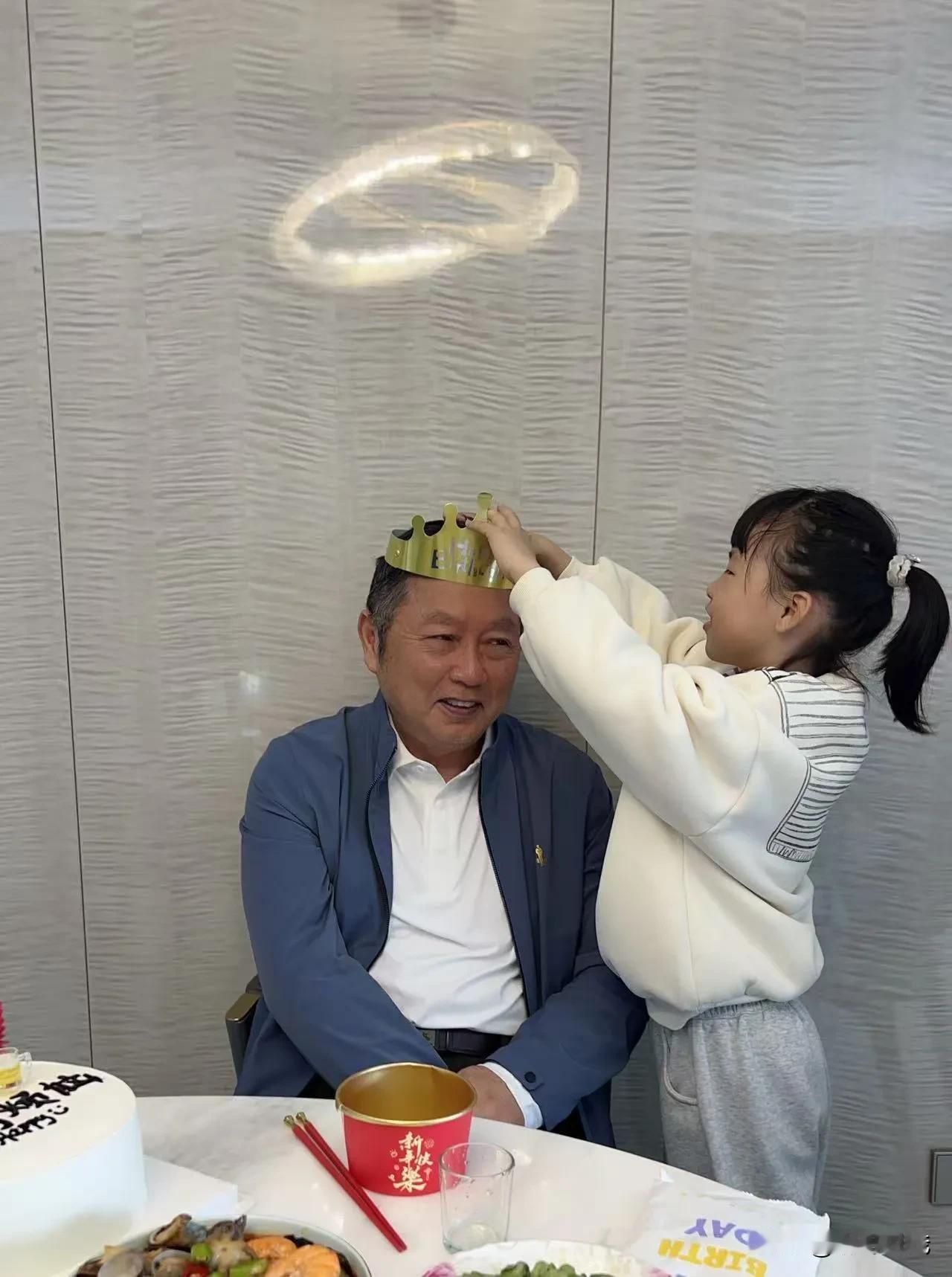 你认为什么才是家

自从记事起，对家的概念很模糊，小时候和几个发小喜欢看电影，有