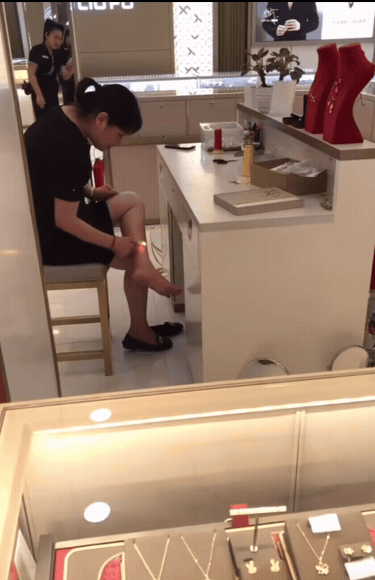 这操作一般人真不敢试，为了精致也是拼了，隔着屏幕都觉得烫得慌。