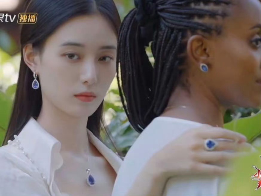 徐艺洋《小伙小妹换游记》综艺截图，真的超美，感觉是很适合演现偶剧的一张脸 ​ ​