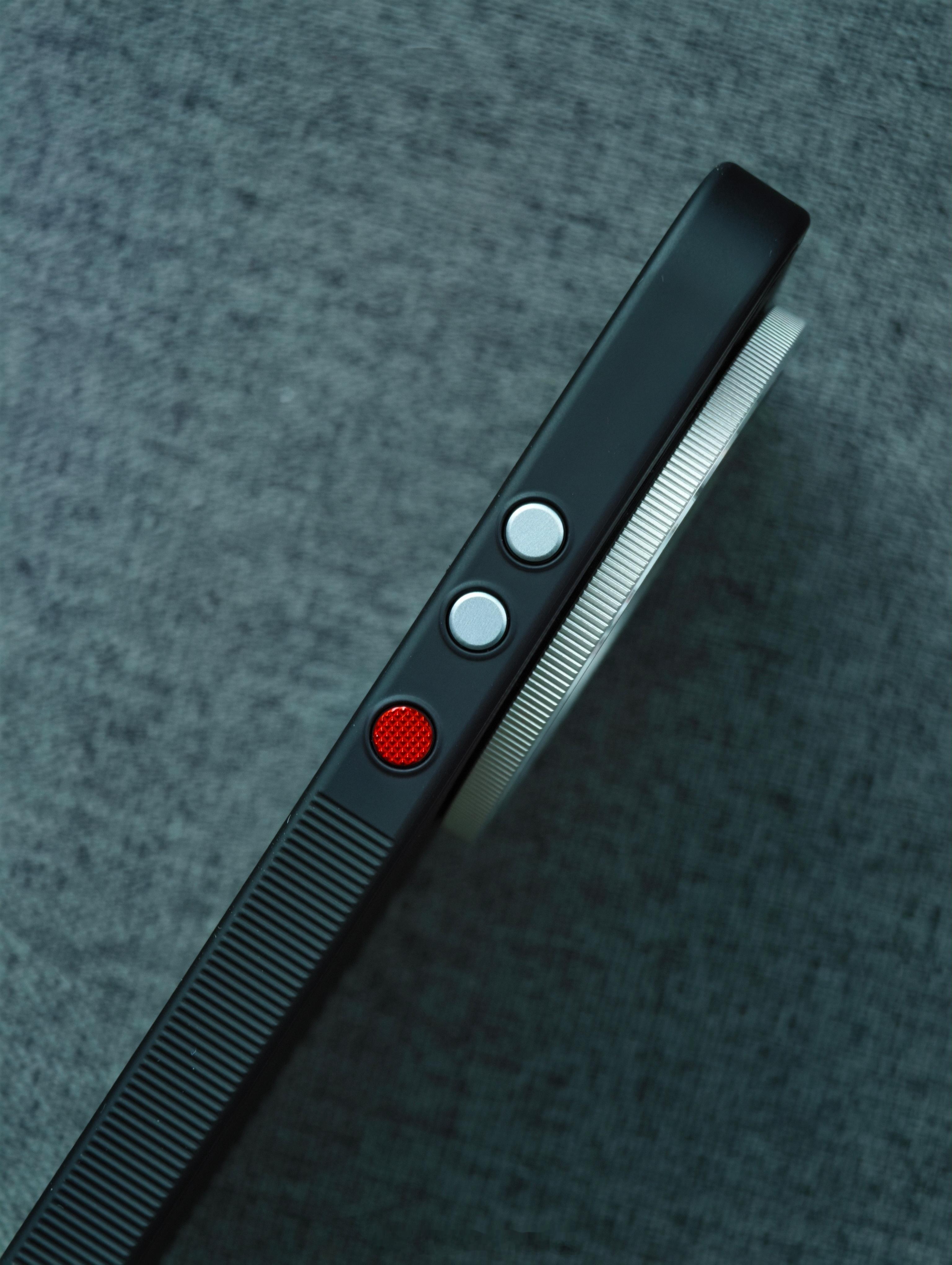 开箱来自AIUV的光栅特别版 黑武士给徕卡Logo做了单独开孔，还能用变焦环，侧