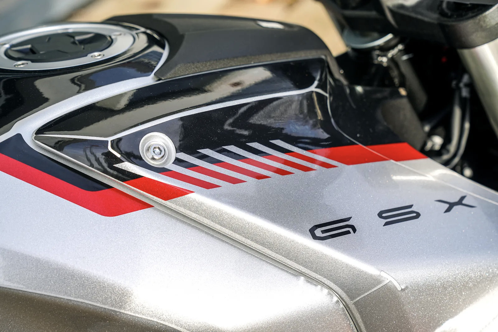 车市热门 Suzuki 运动贴花的 2026 GSX-S1000、GSX-8S 