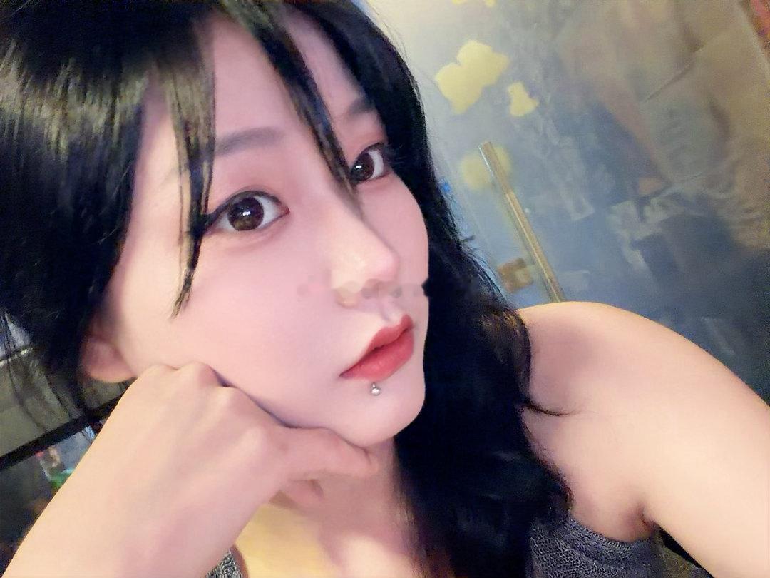 离了你的喜欢我一天都活不下去了