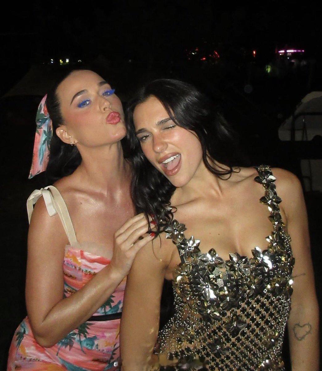 KatyPerry  Dua Lipa与Katy Perry在 Kosovo音乐