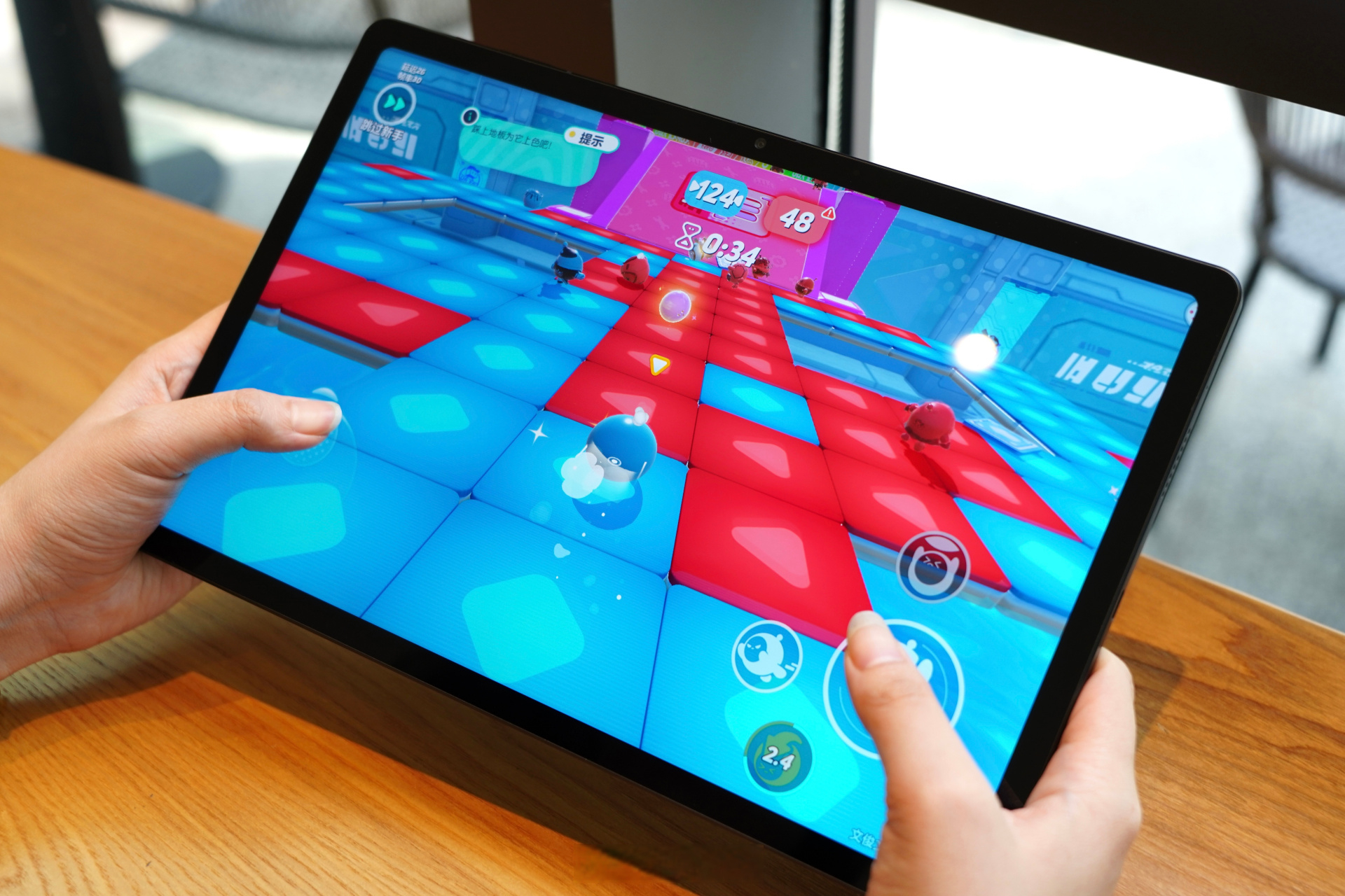 一直不理解，什么人会用平板打游戏，那个手真的有那么大吗？不难受吗？ 