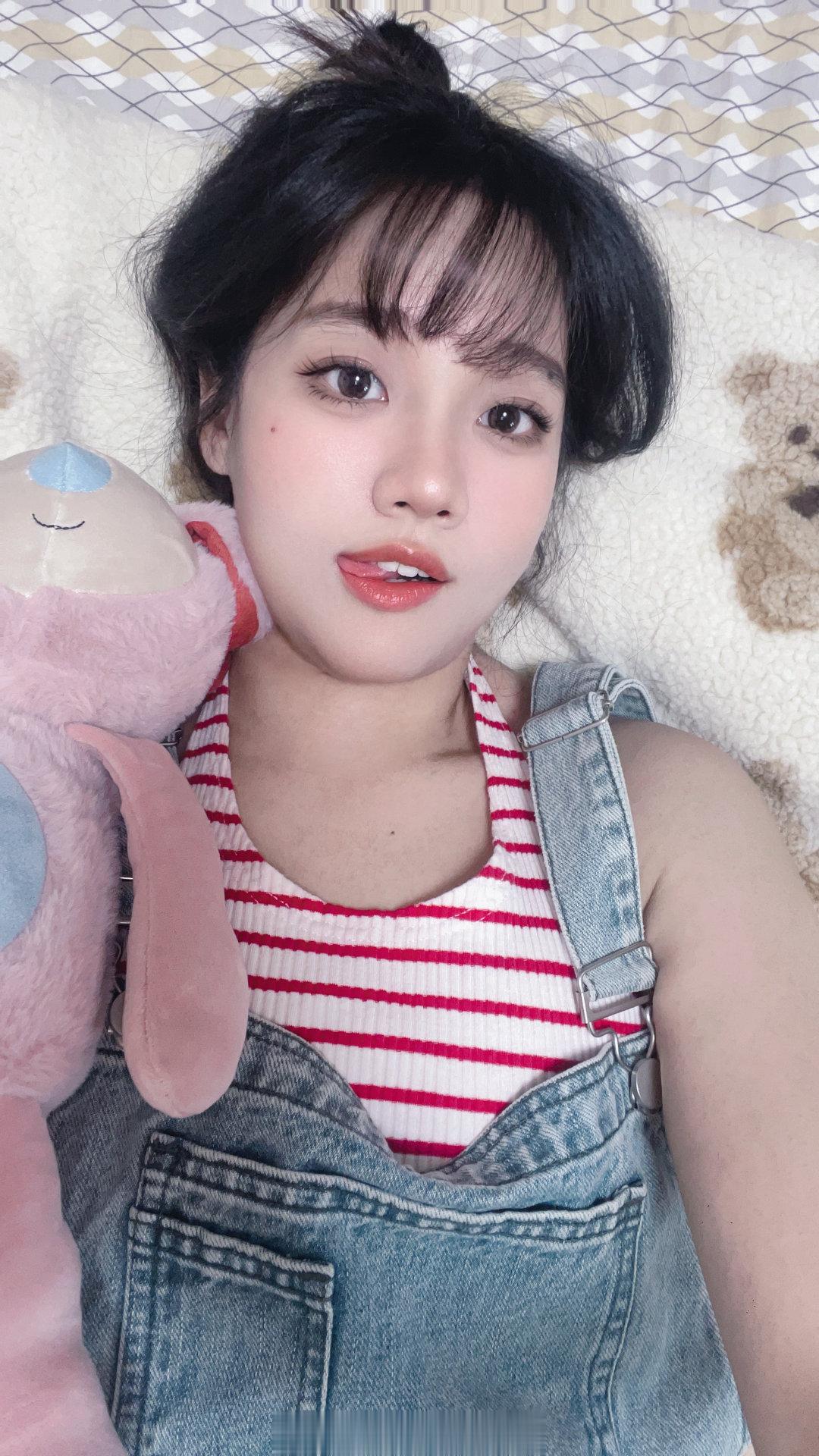 粉色小兔叽 #李小锤的游戏日常[超话]# ​​​