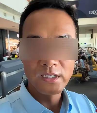 中国退役军人在日本机场候机，闲着没事做了300个俯卧撑，结果日本警察跑过来拦他，
