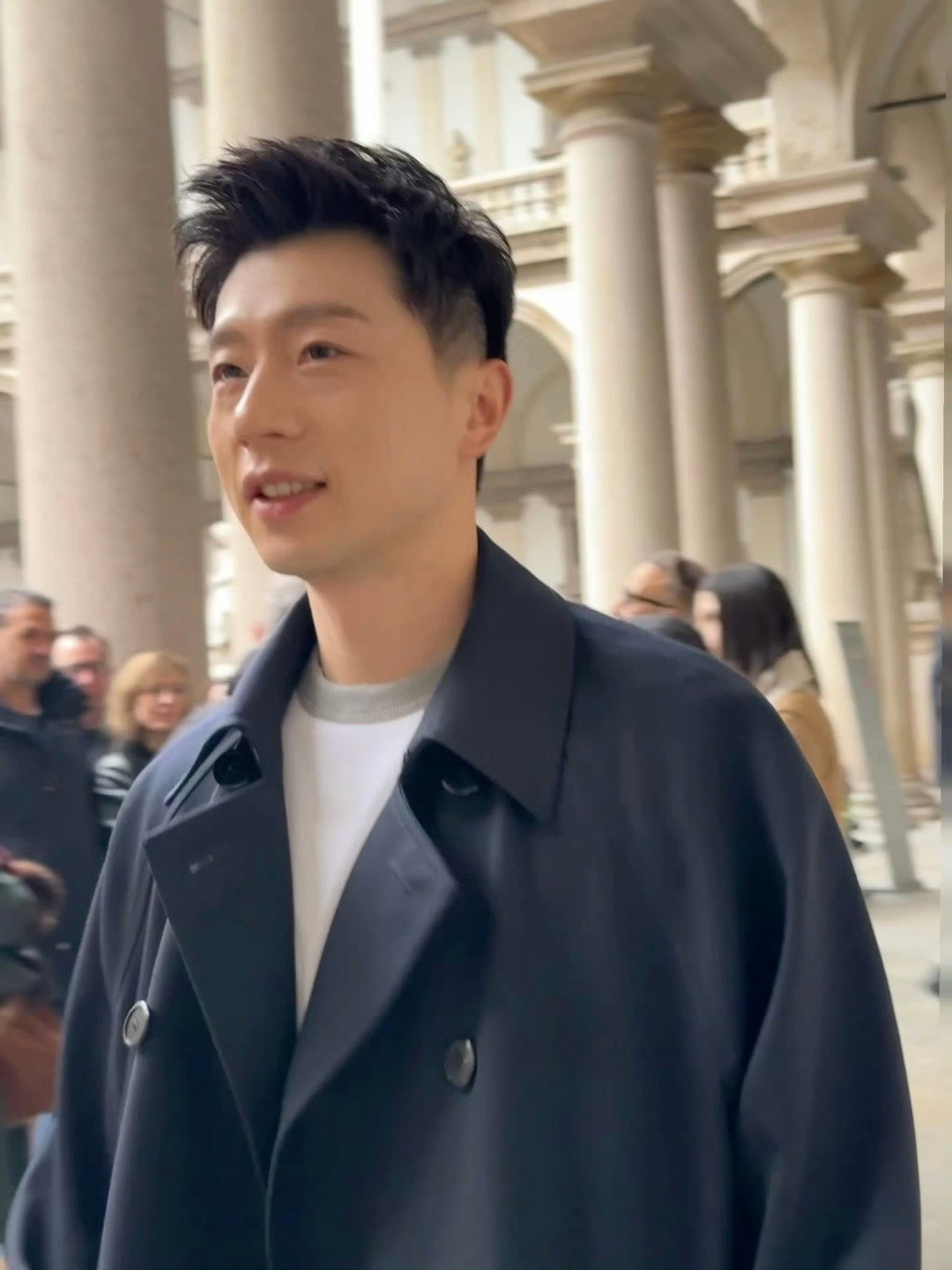 马龙live图自拍 这组live图也太绝了吧！清爽干净又带着高智感，龙队简直行走