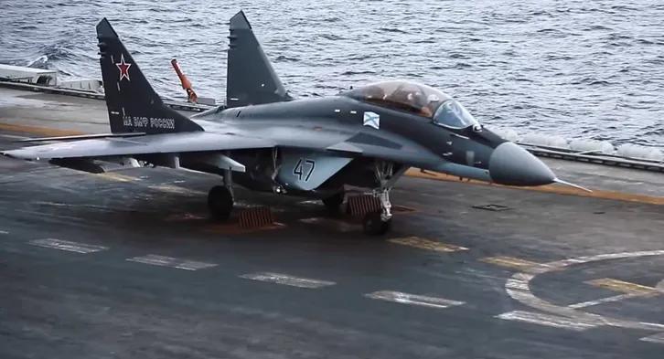 一个事实是，俄罗斯海军航空兵已经7年没有在航母上训练了。现在俄罗斯唯一的航母还在