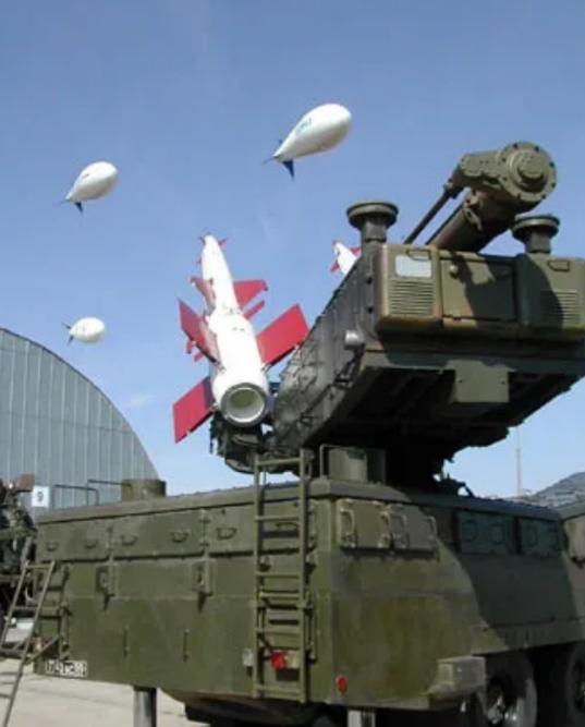 历史是惊人的相似，当年是希特勒逼犹太人四处逃命，现在是犹太人自己四处保命。  