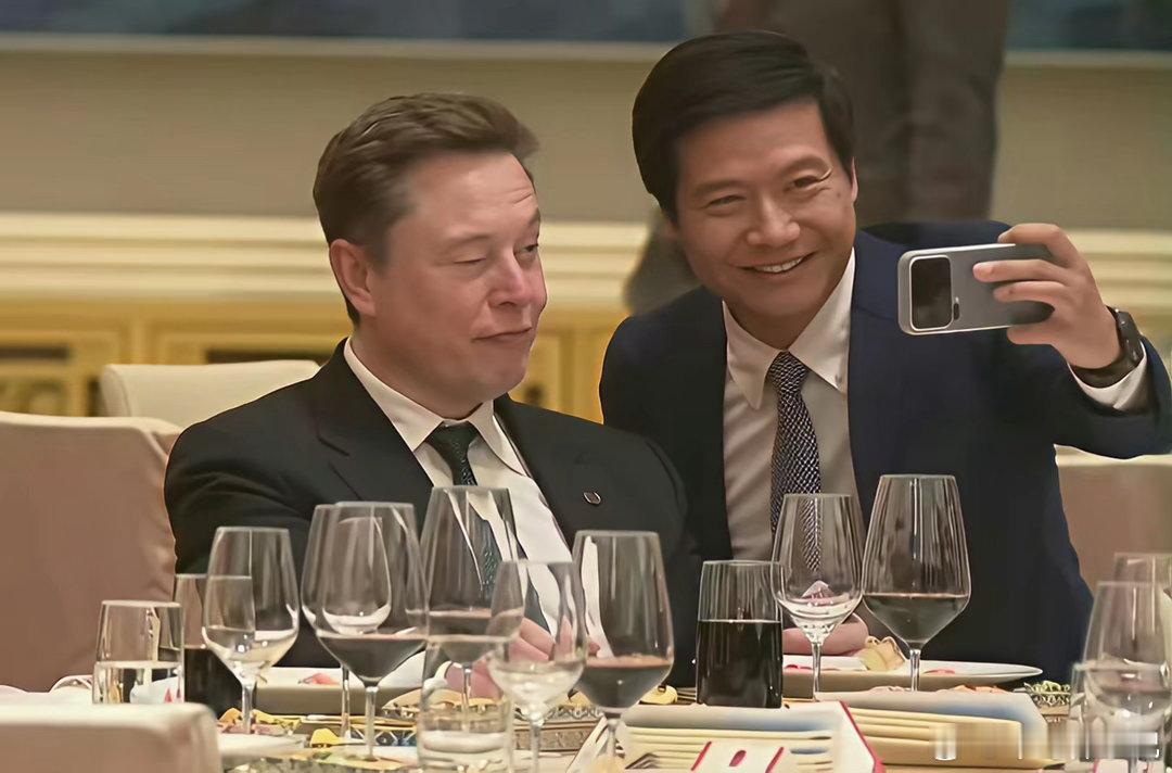 杨元庆和雷军都参加了川普晚宴，而且坐在了一桌，而且雷军化身马斯克迷弟主动合了影 