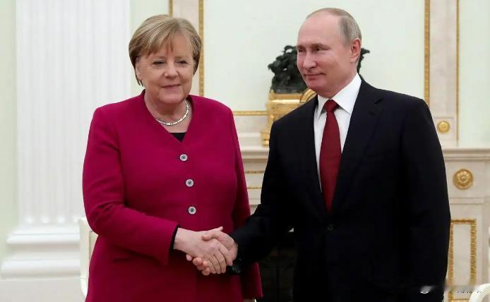 朔尔茨和普京通话挺好笑的，朔尔茨说的是德语，普京听起来没有任何障碍，因为他曾长期