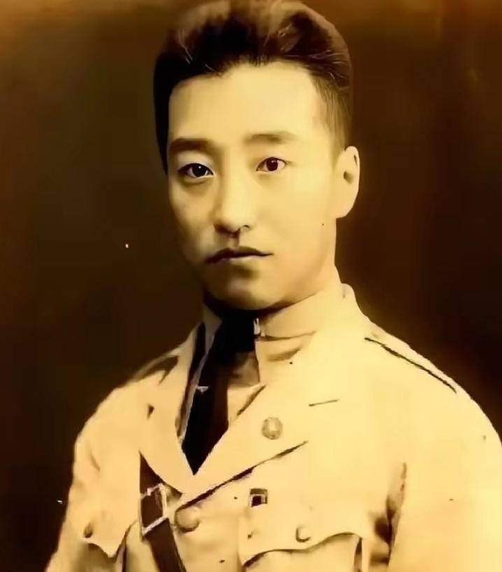 冯庸，26岁，东北军空军少将，刚继承了六千万大洋的家产。整个沈阳城都以为他要买地