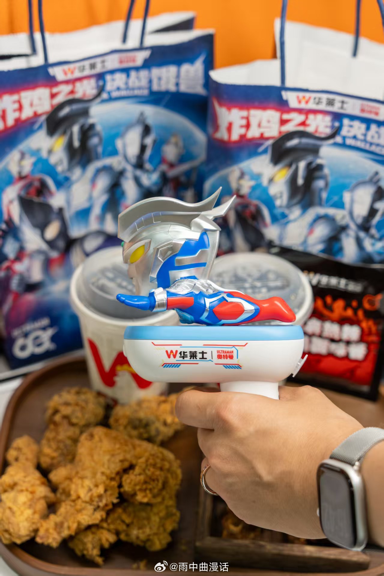 奥特曼你相信光吗华莱士版奥特曼 深夜饿兽来袭？掏出你的光之武器！凌晨1点，球赛进