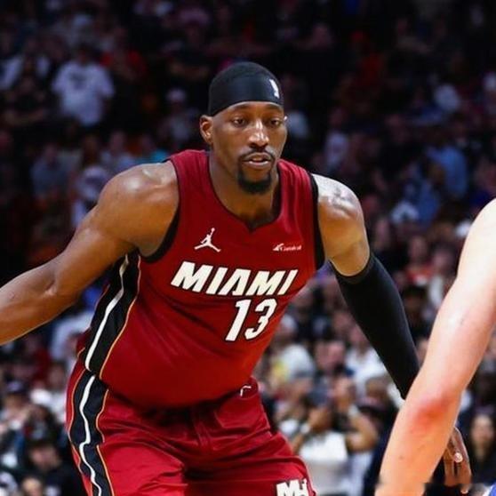 《热火队真惨啊，被魔术队连赢5次，揭幕战以4分落败，热火与魔术的实力差距并不大却