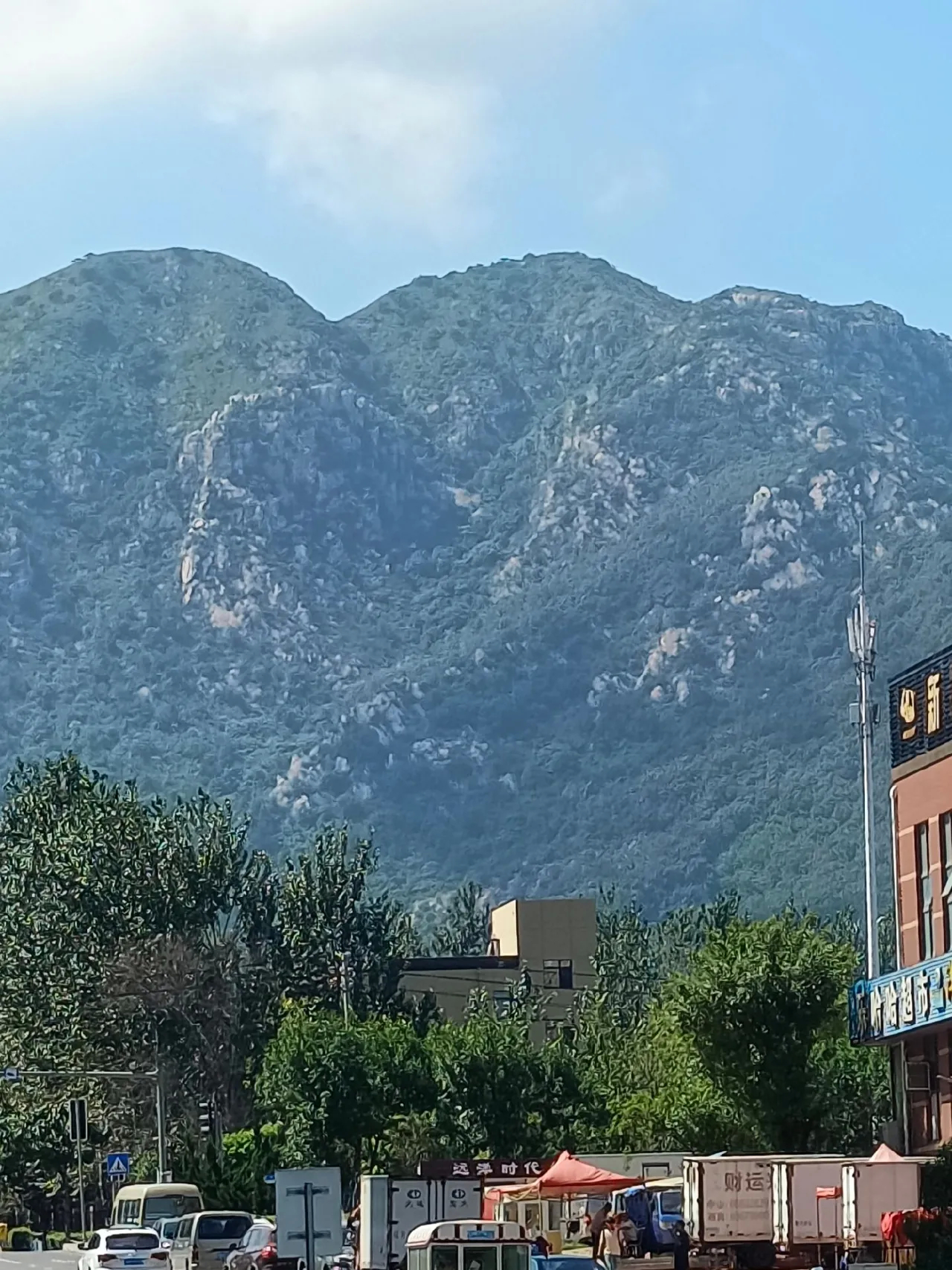 家长高兴的送儿子上大学，让猜这是哪里？[并不简单] ​​​