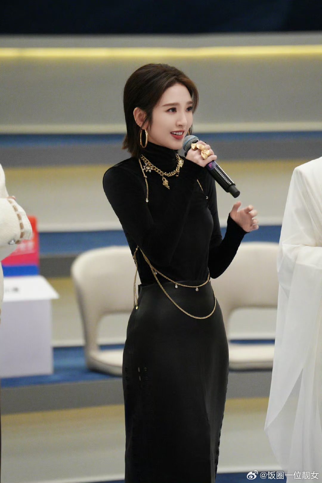 唐艺昕自带清甜气质，戏路稳、路人缘好，低调又讨喜 