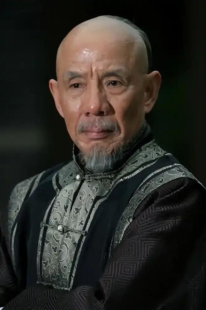 在流量名利狂潮涌动的演艺圈，众多演员为关注与财富疯狂逐梦，不少人初心渐失。老演员