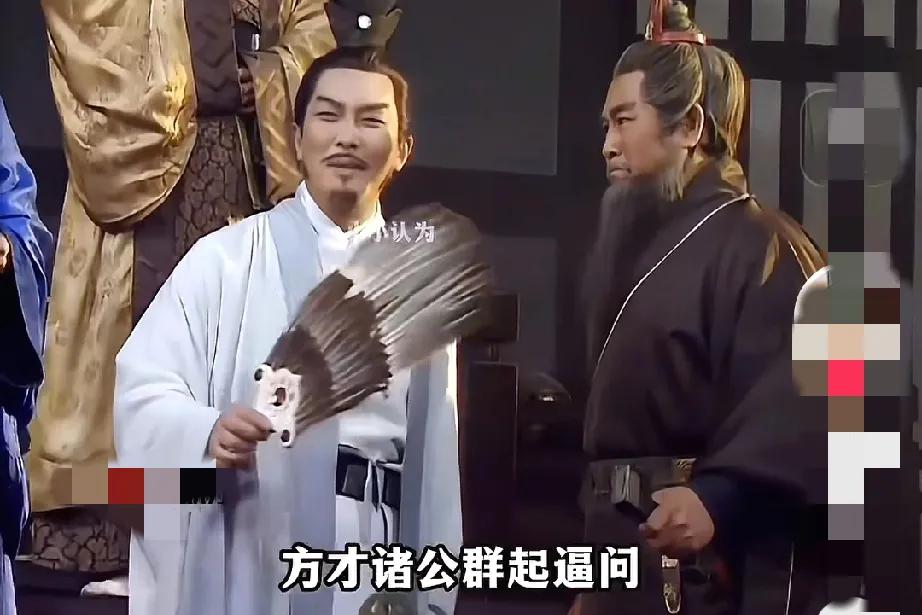 今天重看老版《三国演义》电视剧，发现里面一个错误。
诸葛亮舌战群儒，将东吴一群文