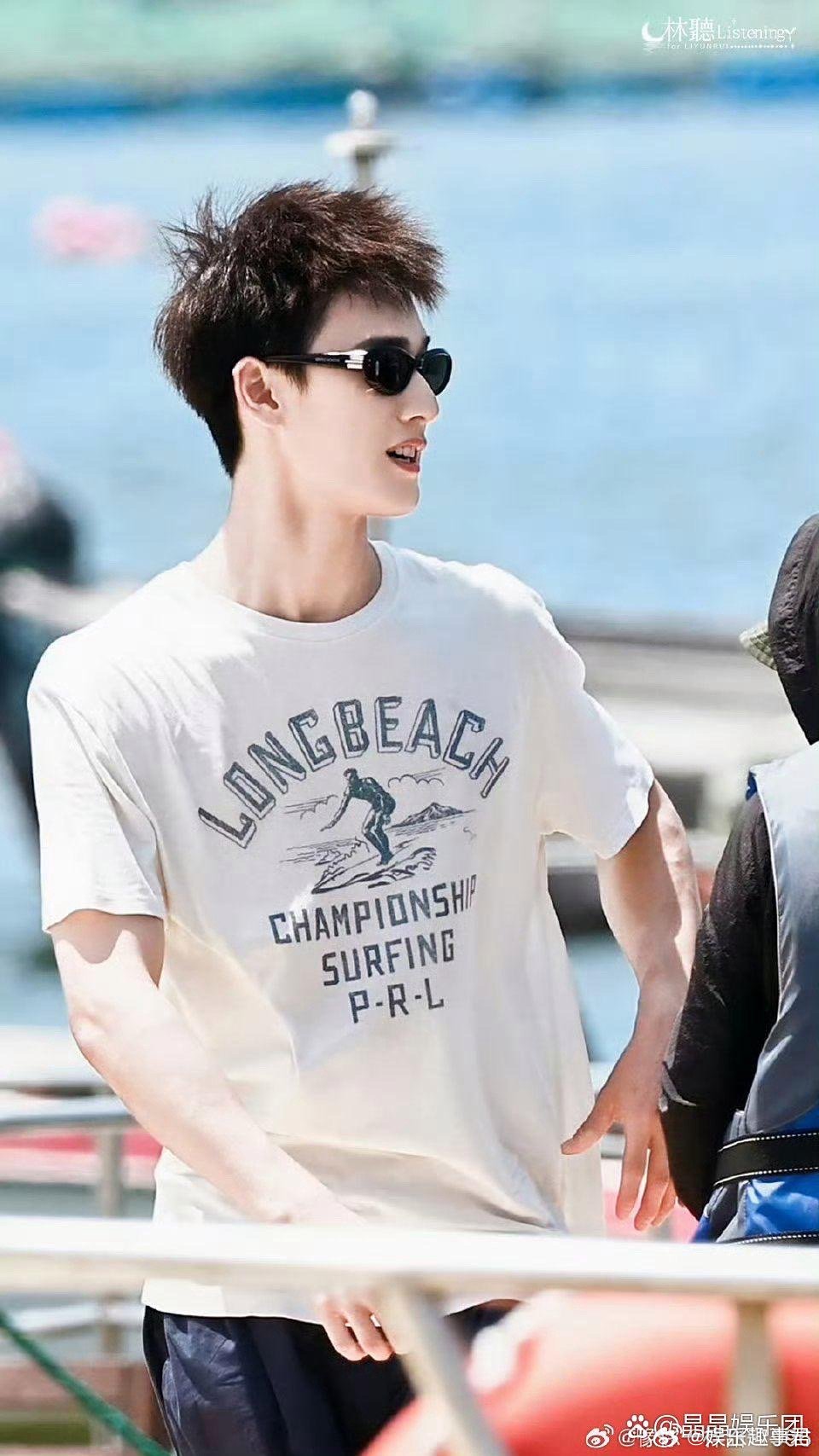 李昀锐在跑男一天吃15顿在澳门李昀锐不是在吃美食，就是在找美食的路上，为了赢得任
