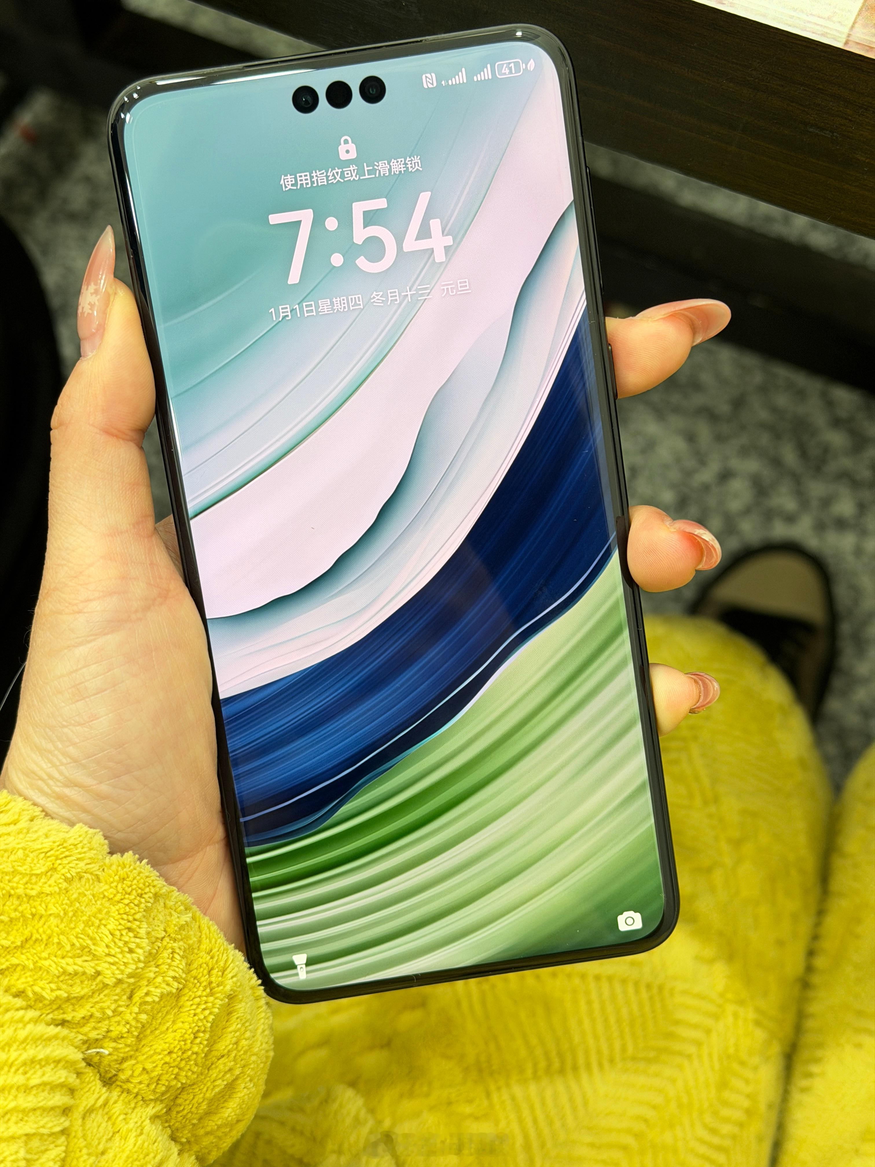 回老家发现堂弟换了新手机用上了华为Mate60 Pro之前用的红米k70夏天漂流