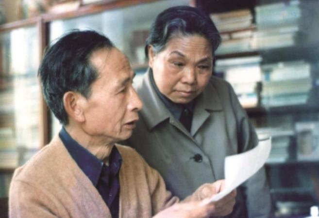 1988年，4次入狱坐25年牢，爱妻不离不弃72岁的他携妻住招待所，开双人间，才