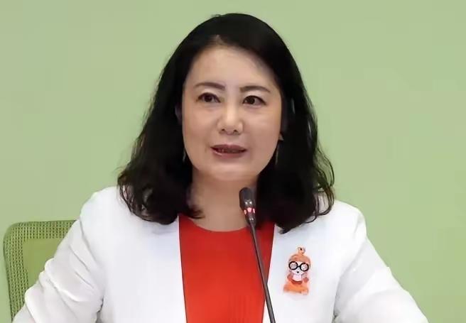 针对洪秀柱等人批评高市早苗的情况，岛内吴思瑶公开表示，他们这些人敌我不分。
吴思