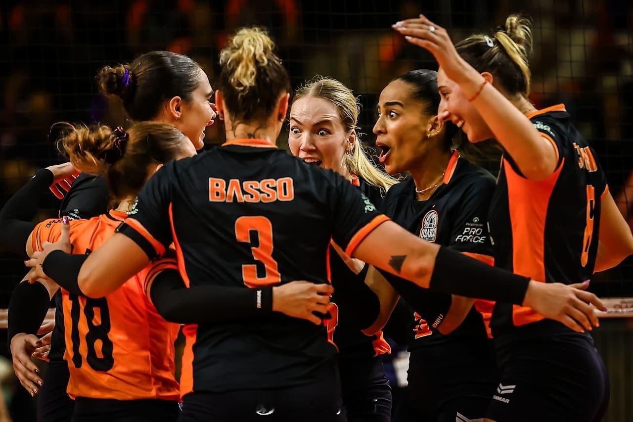 2025年女排世俱杯小组赛，巴西奥萨斯科3-0秘鲁利马联盟  (25-14 25