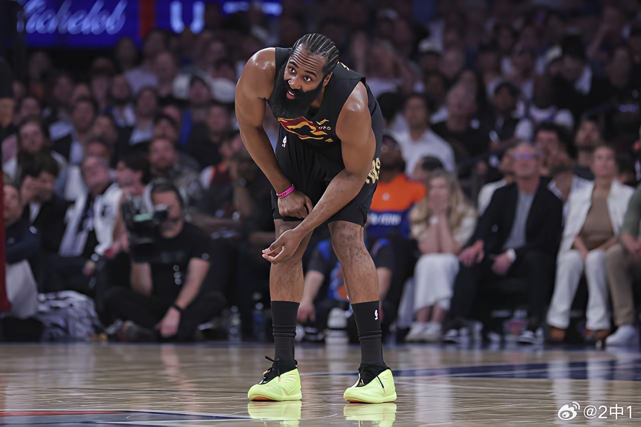 说起哈登现状，前NBA球员德隆感触颇深，他动情说了四句话：1.“哈登已征战17个