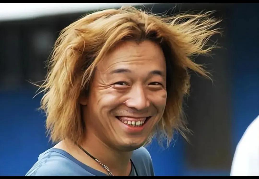 首届黄逗菌国际艺术季在青岛开幕。黄逗菌是黄渤创立的二次元ip，该艺术季主题为“逗