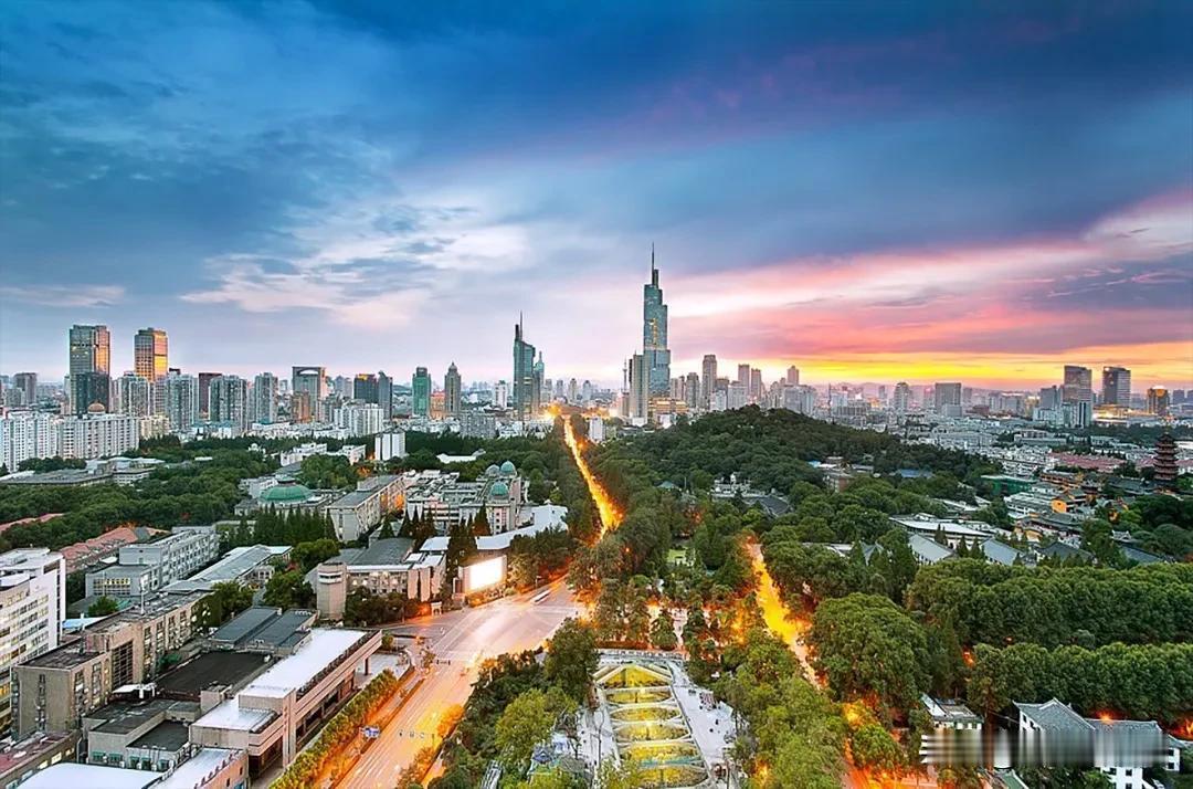 4月，南京预计有13家楼盘上市，上市量基本持平，其中有2家楼盘为纯新盘，均位于江