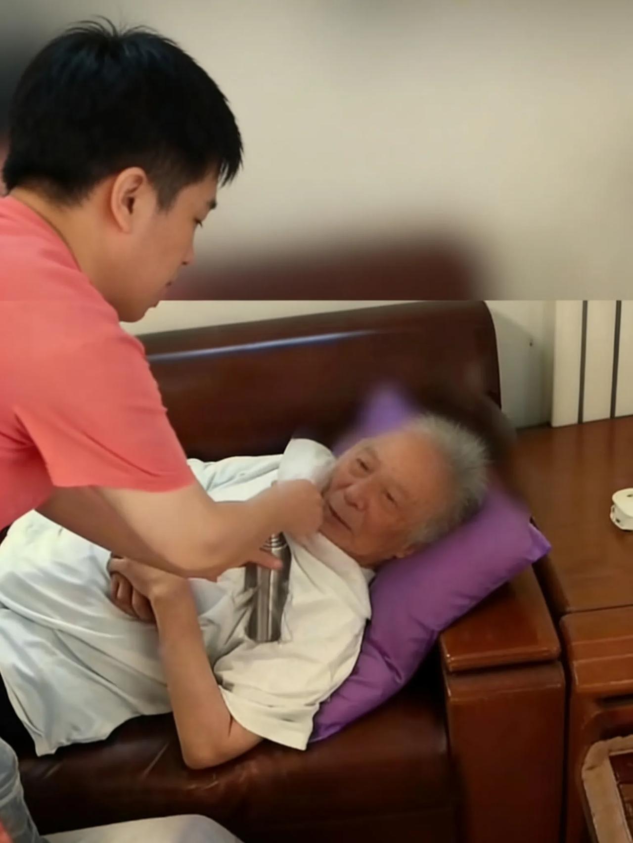 女友陪伴老人三年，不是妻子也无血缘，80岁老人为何留遗产给她？
 2026年3月