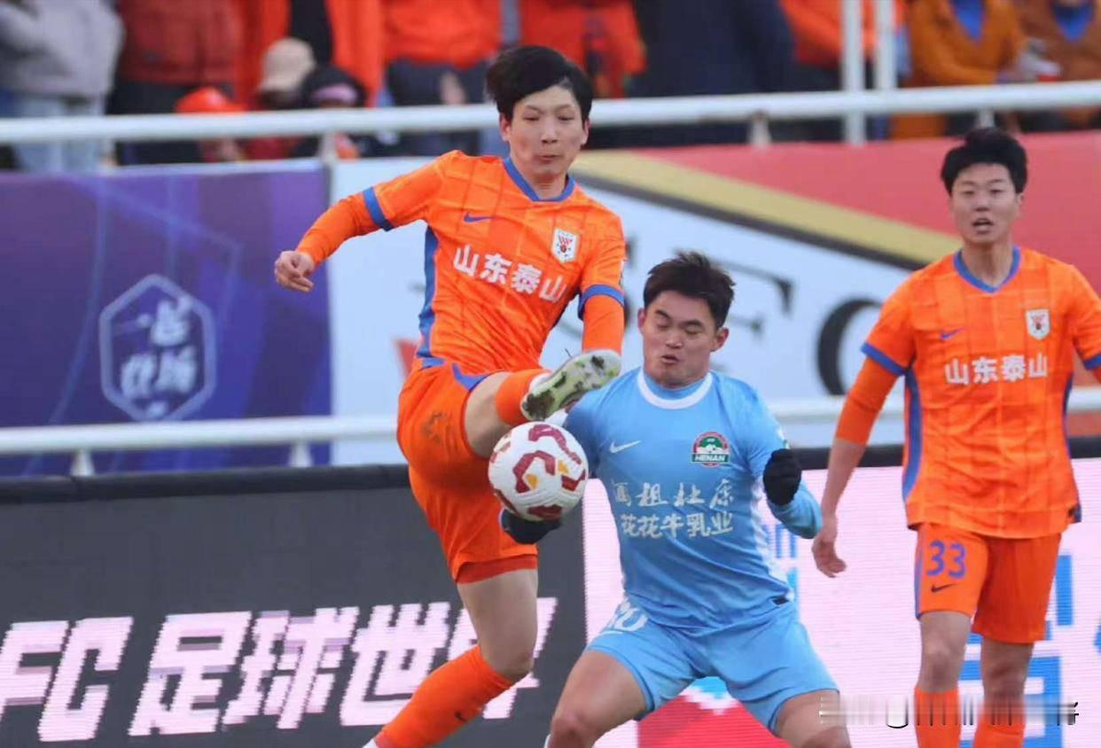 突发！泰山青训新星遭海港“提前截胡”，河南拉莫斯重用后空欢喜
 
新赛季中超冬窗