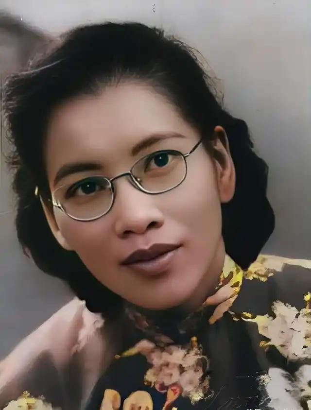 “家是我所恋的，双亲弟妹是我所爱的，但破碎的祖国，更是我所怀念热爱的……

亲爱