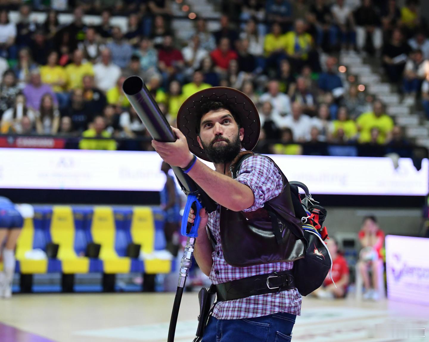 国际排坛动态科内利亚诺相比较于上赛季，科内利亚诺的“统治力”肉眼可见的下降了，即