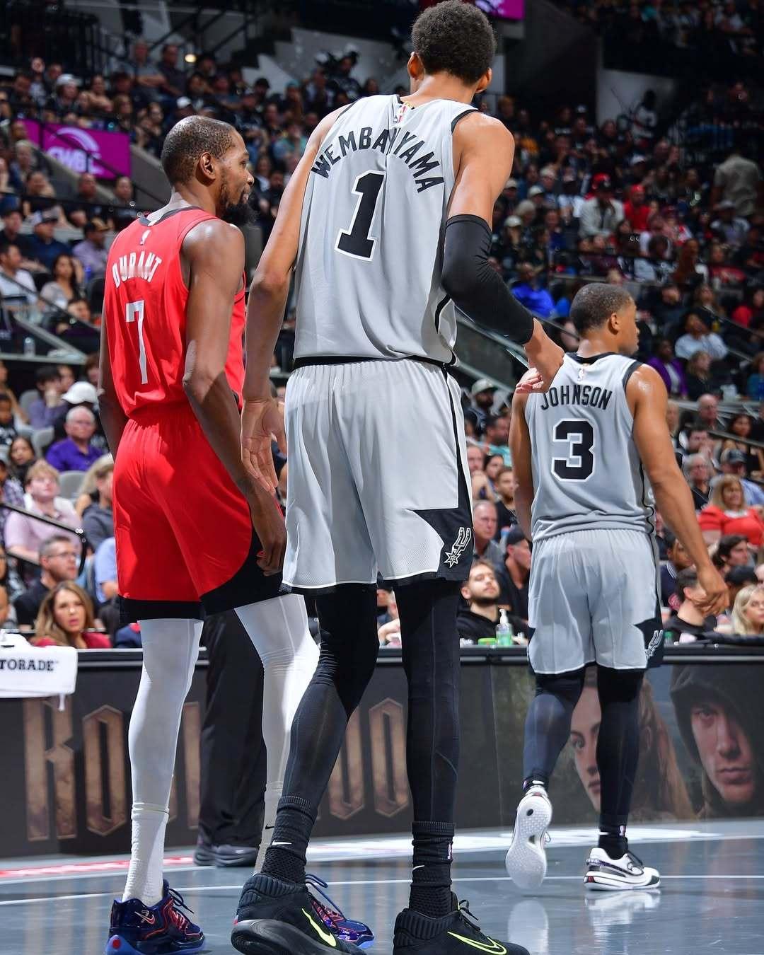 文班亚马赛前接受采访谈到杜兰特：“他是我童年时期最喜欢的球员，我想要向他偷师一两