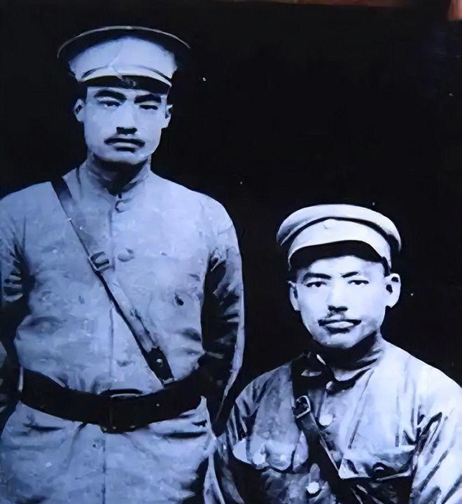 1944年，马步青被免去职务后，来到河州老家去探望自己的叔叔马麟，二人见面后，马
