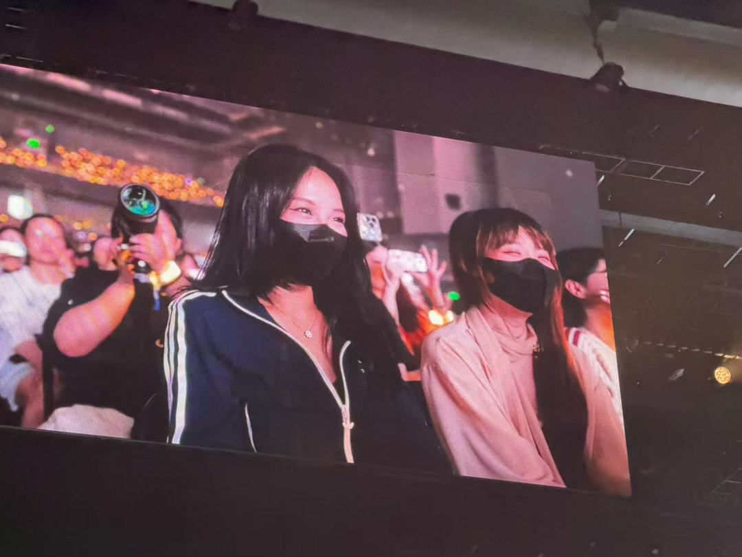 稚楚现身猫耳声刻稚楚现身猫耳声刻，台下坐着亲妈，台上三部IP同台声演。自习、一洄