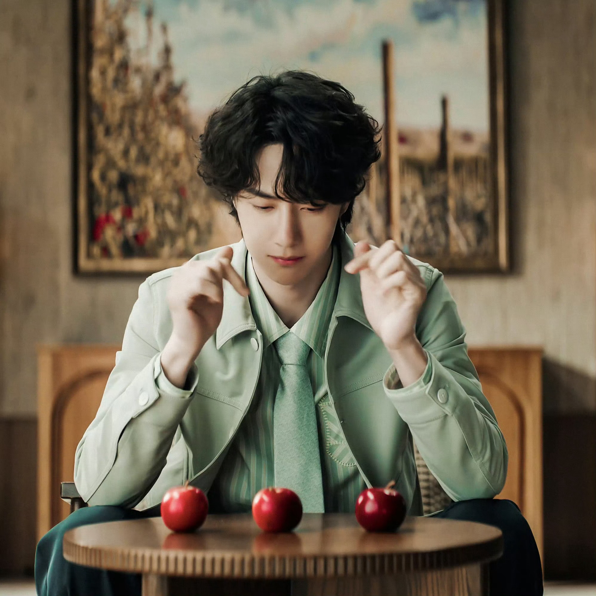 乐淇全球品牌代言人王一博 💚王一博 乐淇苹果🍎🍎🍎每日必备爱上了抱抱桶，