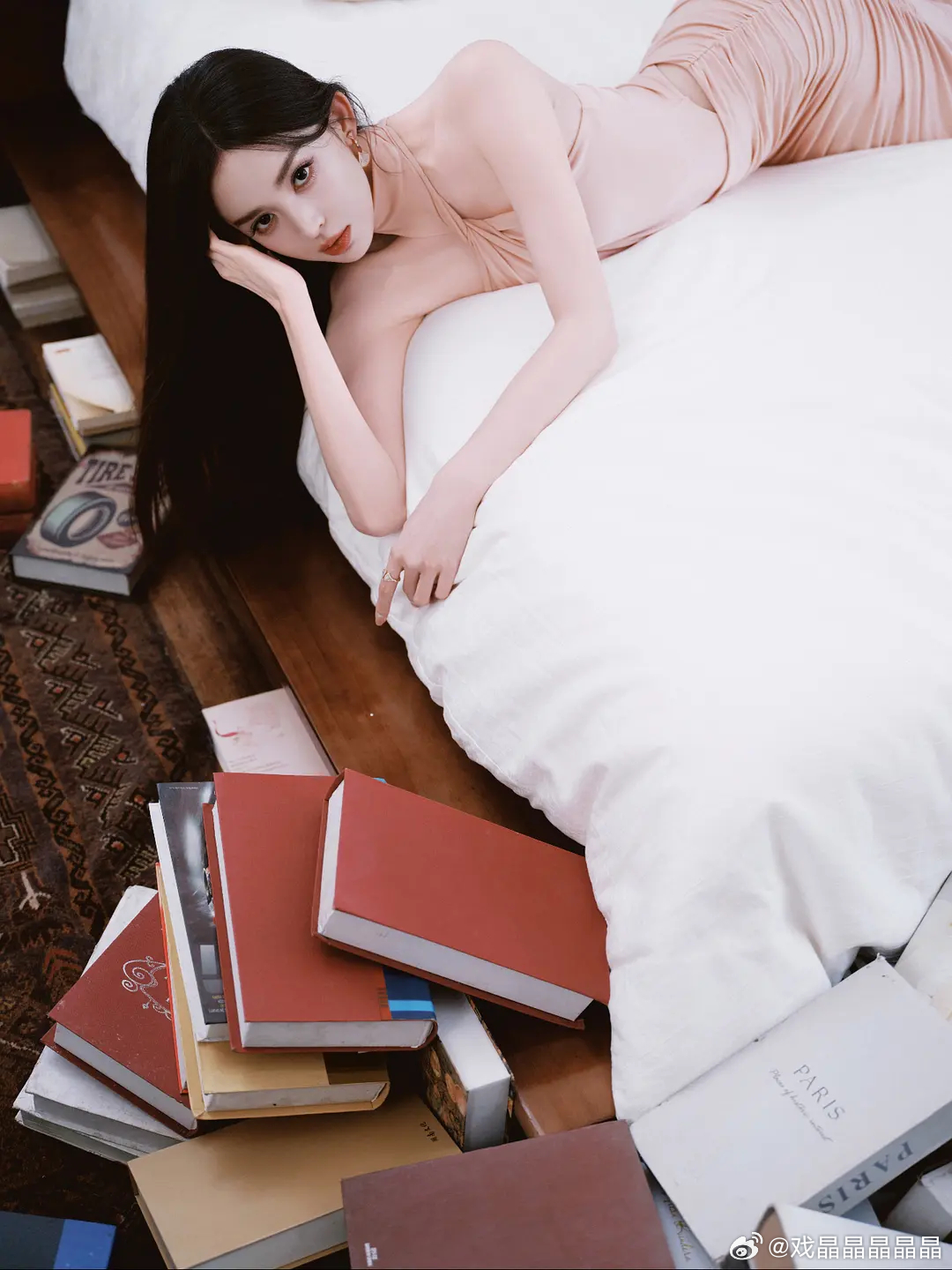 娜扎 中免集团活动图片，一如既往的美丽动人！ 