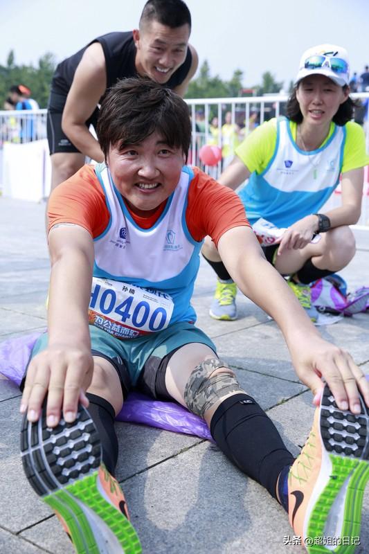 运动后拉伸多久合适?我感觉应该是20分钟以上。
但是，大多数人不会做拉伸，除非是