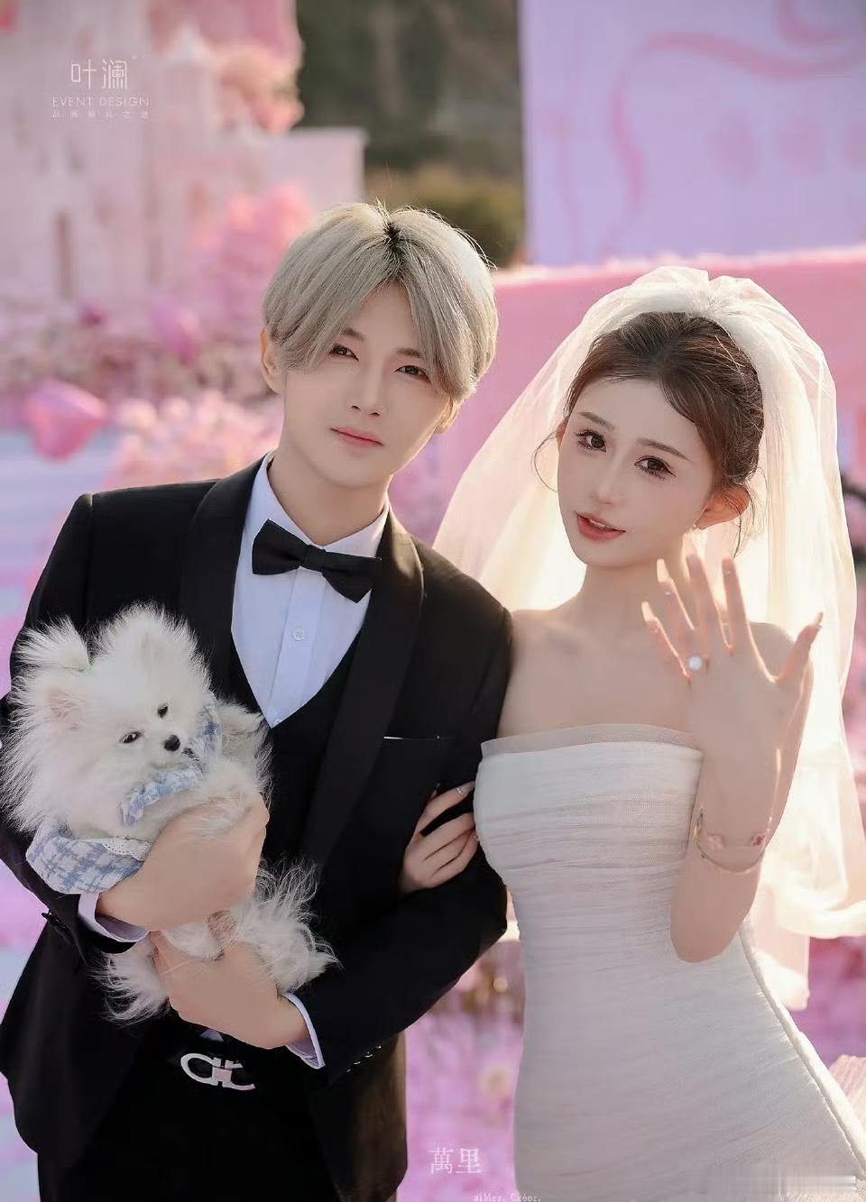鹿哈订婚鹿哈向女友求婚成功。猛一看，还以为鹿晗呢哈哈哈哈哈哈[doge][dog