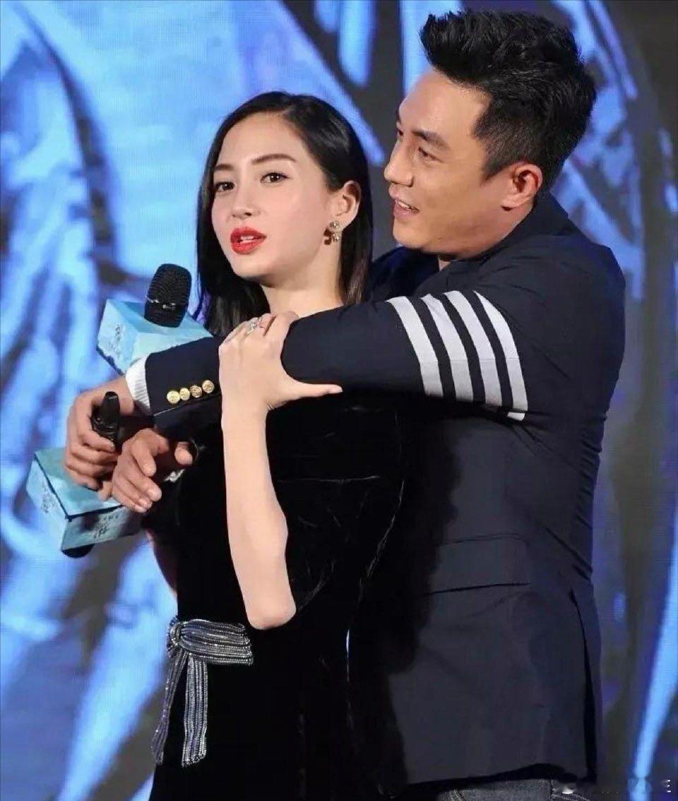 Angelababy&杜淳亲昵互动！这是什么节目，非得要这样吗？你看把杜淳乐开花