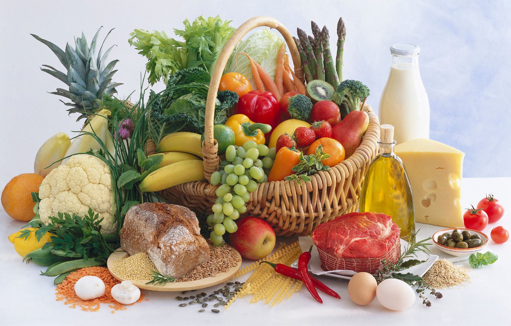 【全球食品价格升至逾三年新高】随着伊朗战争扰乱供应链，全球食品价格升至三年多来的