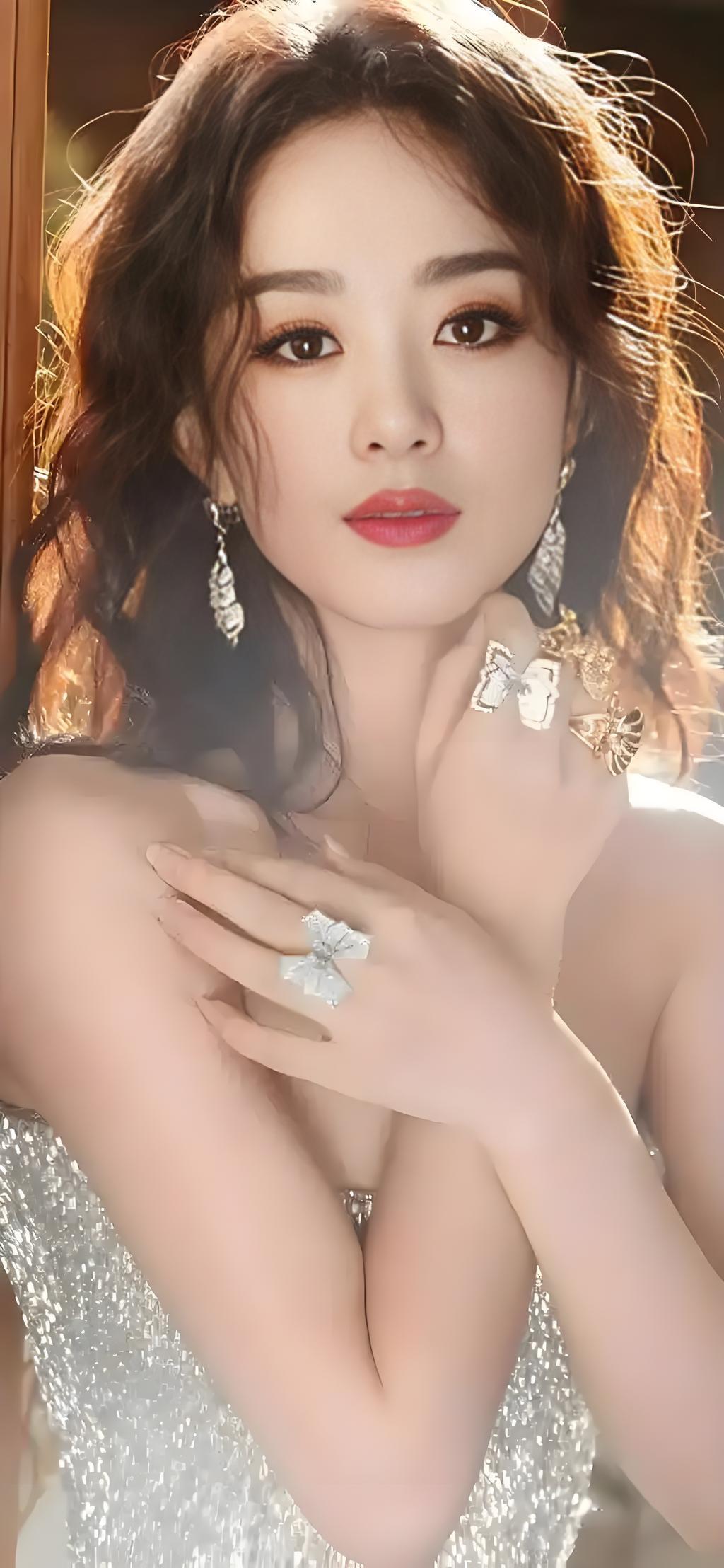 赵丽颖——写真集，甜美灵动与温婉大气交织，每一瞬定格皆是惊艳每日分享 高颜值美女
