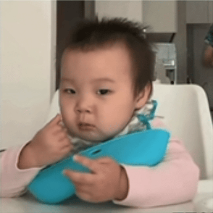 靠煽动对立博流量，靠制造矛盾维持曝光，拿对立当作固粉、维持热度的手段，反正爱恨都