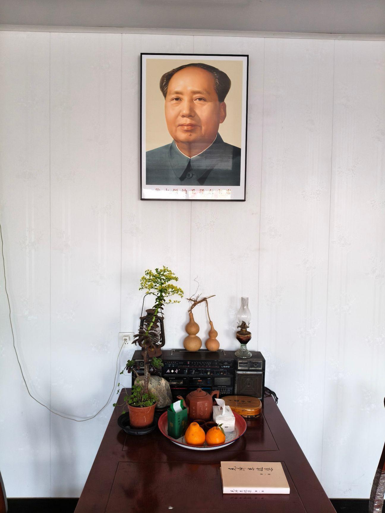 三反:反贪污、反浪费、反官僚主义。五反:反行贿、反偷税漏税、反盗骗国家财产、反偷