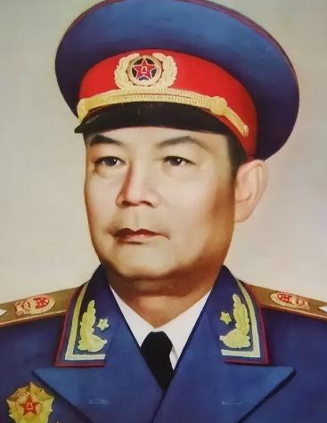 1984年，87岁的叶剑英生命陷入“危急时刻”，当众人正处于绝望时，王新德医生打
